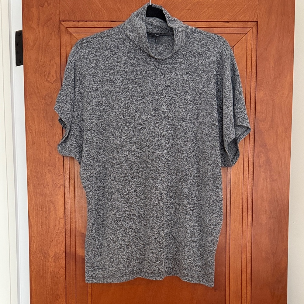 Joan Vass Women’s Mockneck Top sz L